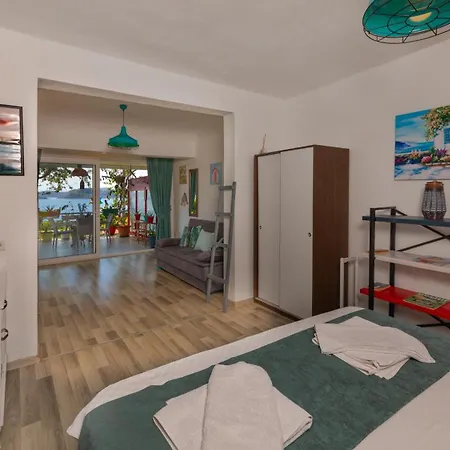 Gazde/Camere de închiriat Derin Mavi Butik *