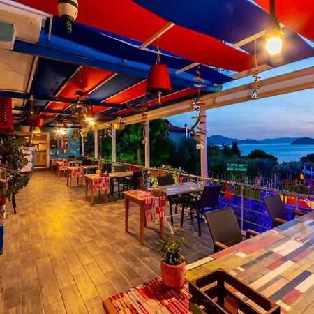 홈스테이 Derin Mavi Butik *