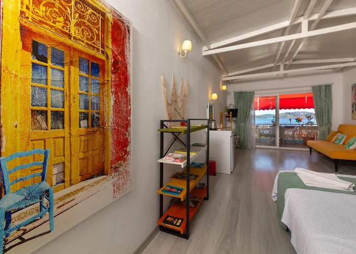 Derin Mavi Butik Gazde/Camere de închiriat *