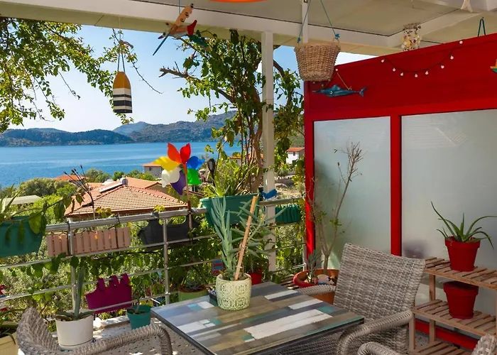 Derin Mavi Butik * Sogut (Aegean)