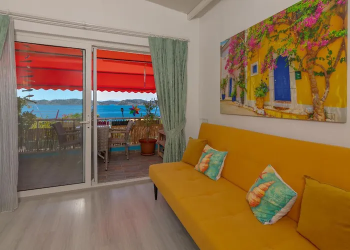 Derin Mavi Butik * Sogut (Aegean)